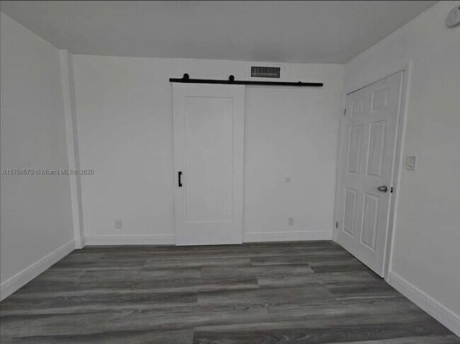 Foto del edificio - 404 NW 68th Ave