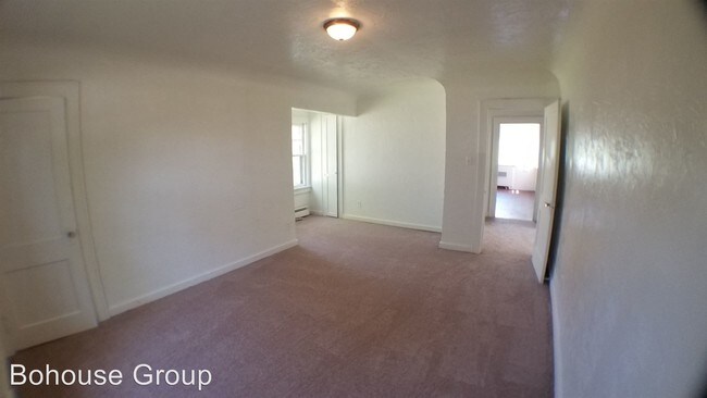 Building Photo - 3018 McArthur Dr