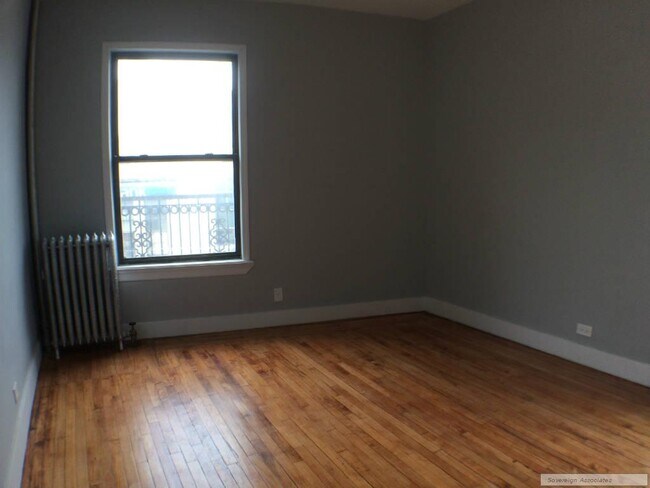 Foto del edificio - 4240 Broadway
