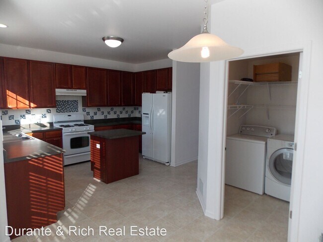 Foto del edificio - 2 br, 2.5 bath House - 1689 W. Turtle Cree...
