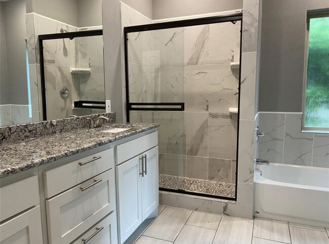 Master Bath - 1511 Illinois Ave