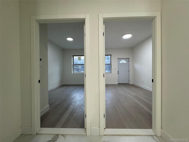 Foto del edificio - 101-12 Martense Ave