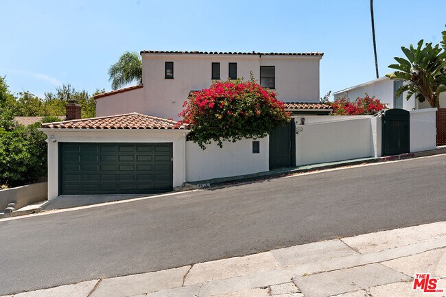 Foto del edificio - 7918 Hillside Ave
