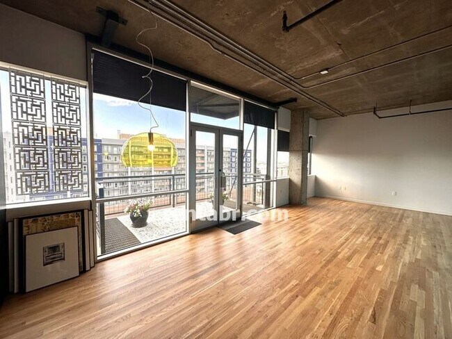 Building Photo - $500.00 off First Month's Rent!-Beautiful ...