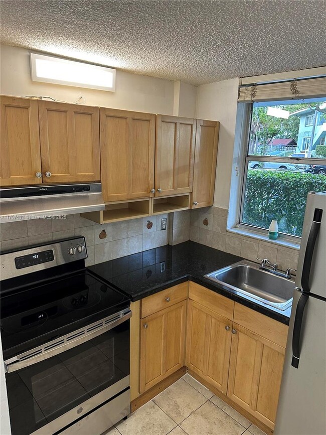 Building Photo - 1801 S Treasure Dr