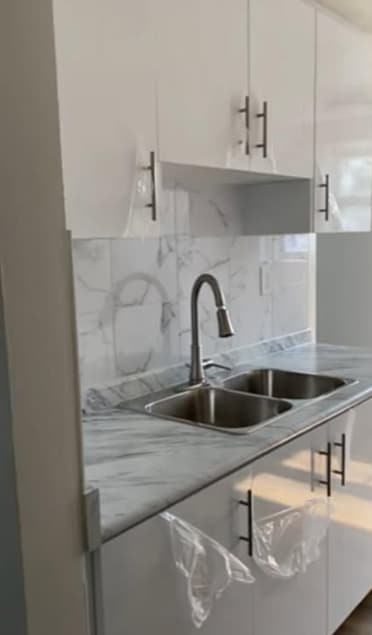 Building Photo - SOUTH ETOBICOKE RENOVATED UNIT - 2 BEDROOM 1 BATH - NEW kitchen