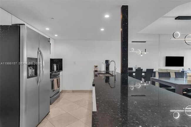 Foto del edificio - 1717 N Bayshore Dr