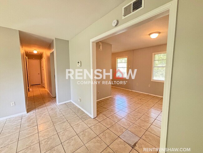 Building Photo - 618 Leavert Ave