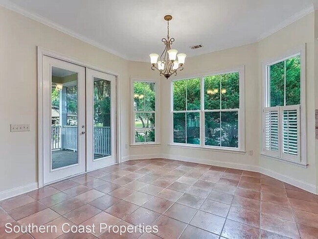Building Photo - 3 br, 3 bath House - 211 Village Drive