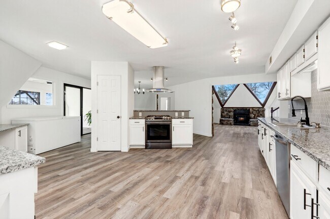 Foto del edificio - 8402 Dome Ct