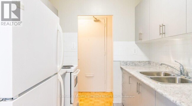 Building Photo - 1061 Seneca Ave