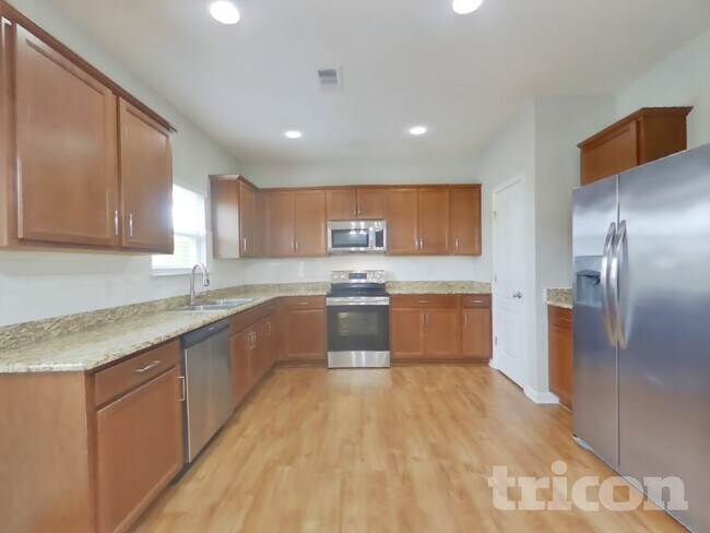 Building Photo - 2245 Bee Hive Dr