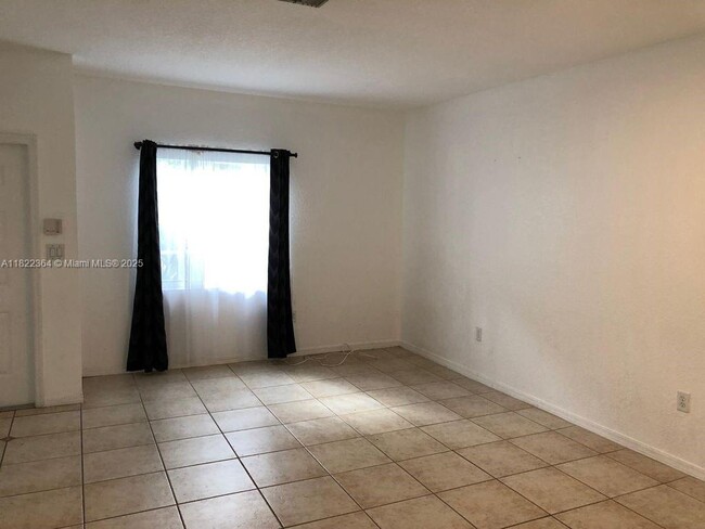 Foto del edificio - 5779 NW 116th Ave
