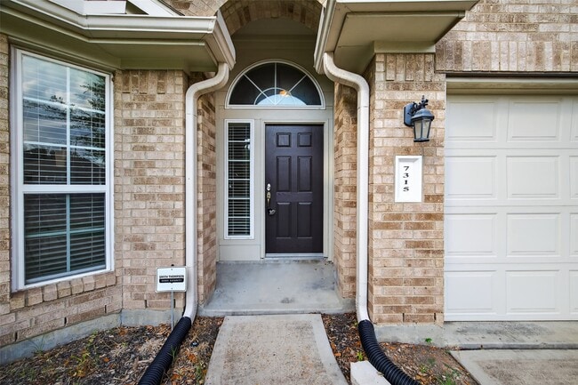 Building Photo - 7315 Palmito Ranch Dr