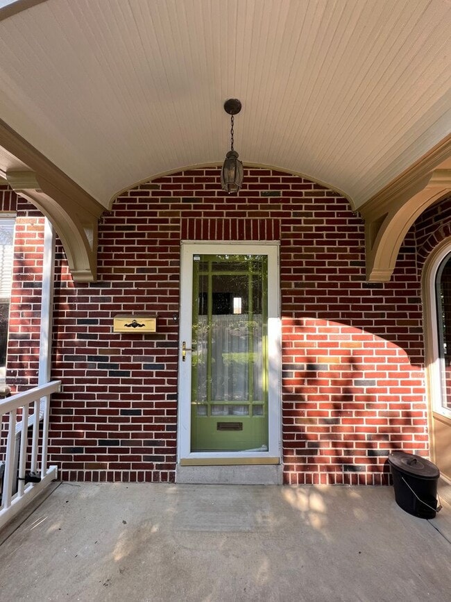 Foto del edificio - Beautiful 4 BR Brick Cape Cod in Lancaster!
