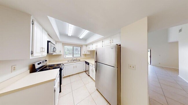 Building Photo - 3149 Kingswood Terrace