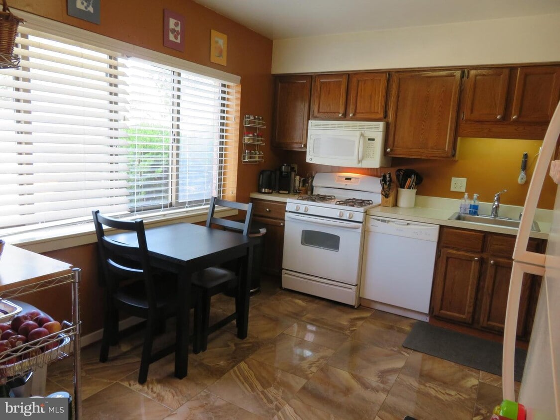 Primary Photo - 3743A Madison Ln