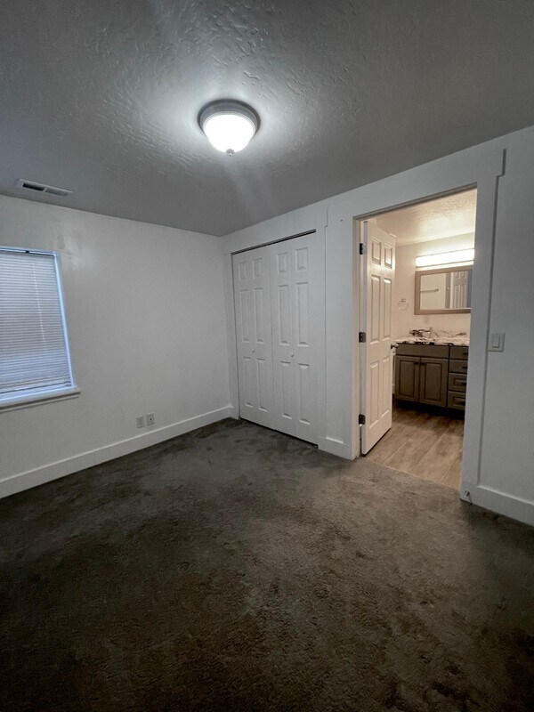 Foto del edificio - 11817 S Hidden Valley Dr