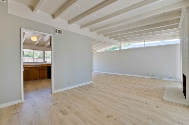 Foto del edificio - 3049 Harding Ave