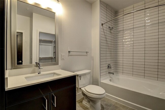 Foto del edificio - 6400 Washington St