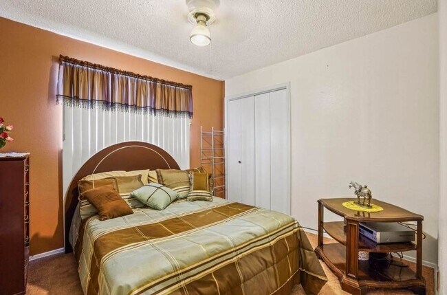 Building Photo - 10850 Valle Grande Ct