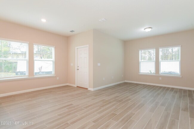 Foto del edificio - 7415 Palm Hills Dr