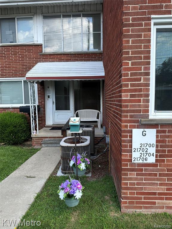 Foto del edificio - 21706 E 11 Mile Rd