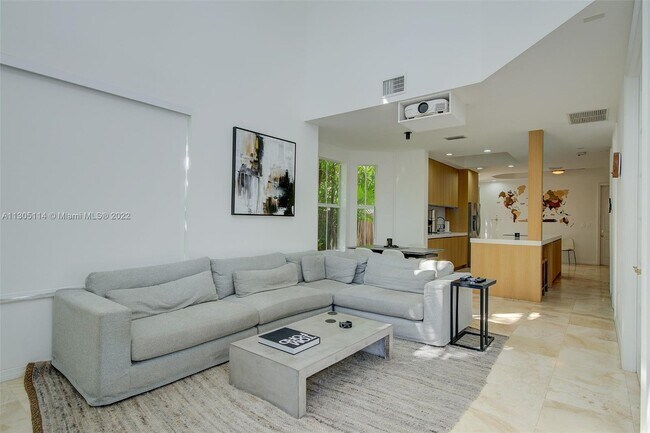 Foto del edificio - 4867 Ponce de Leon Blvd