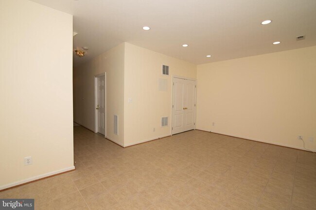 Building Photo - 935 Herons Run Ln