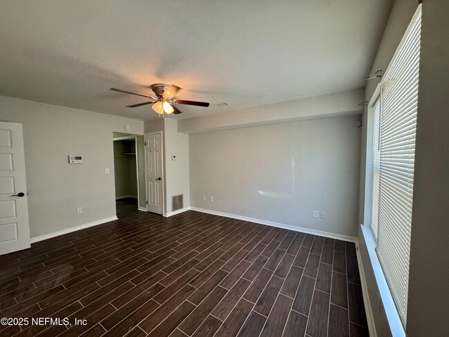 Building Photo - 707 Rainer Rd