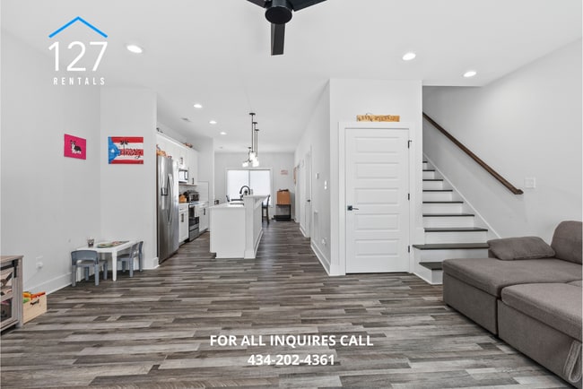 Building Photo - 3BR Townhome – Modern Amenities, Great Location!