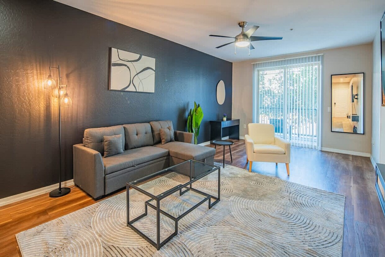 Foto principal - 1275 E University Dr