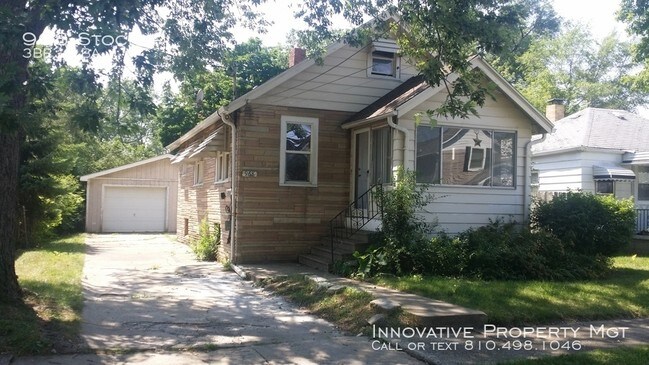 Foto del edificio - Small 3 bedroom near McLaren!