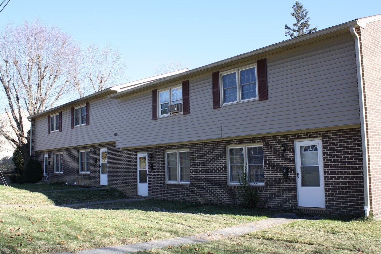 505 E Spiller St, Wytheville, VA 24382 Townhouse for Rent in