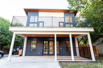 Building Photo - 2509 Del Curto Rd
