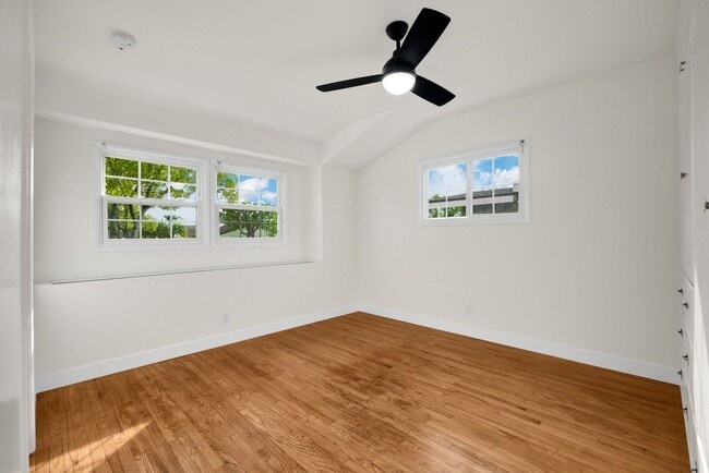 Foto del edificio - Desirable Fullerton Home 4 Bed 2 Bath w/ Pool & Jacuzzi