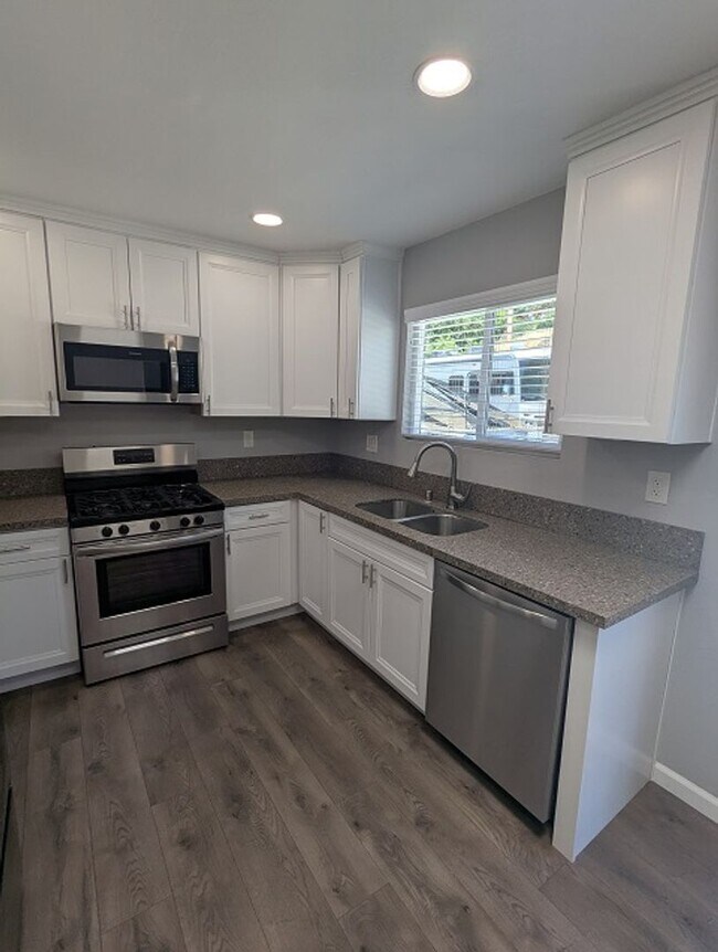 Foto del edificio - 3 Bedroom - 1 Bath House in San Diego