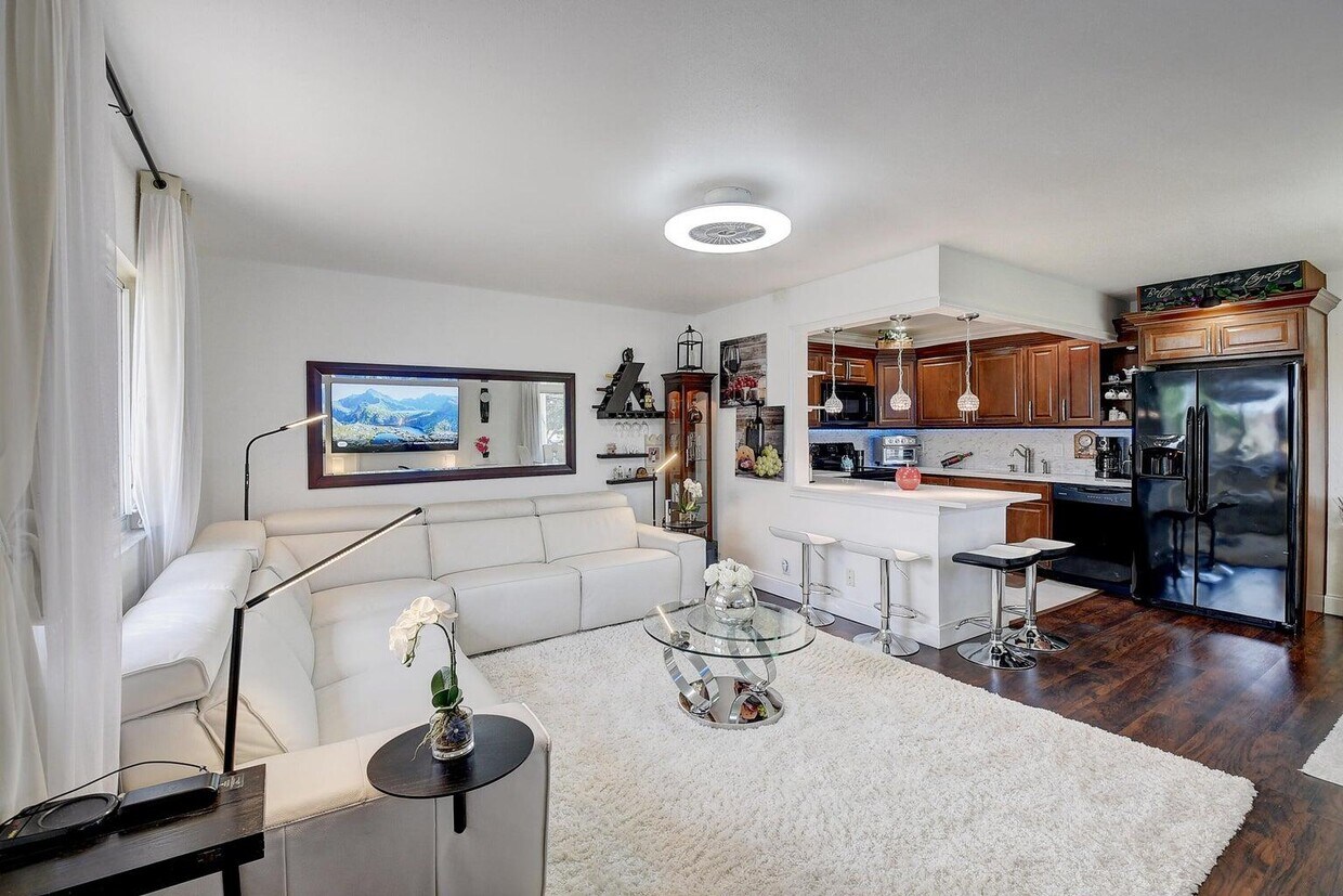 Foto principal - 123 Saxony Ln