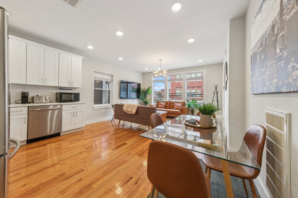 Photo - 183 Gates Ave (Jersey City, NJ)