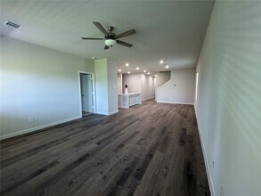 Building Photo - 533 Shoreview Dr