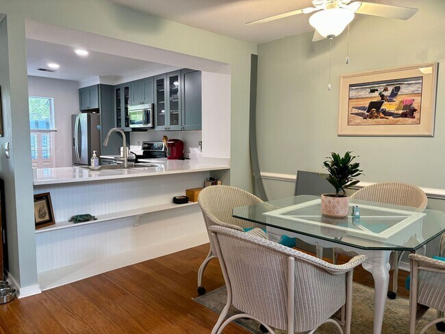 Building Photo - Available 12/16. Beautiful FURNISHED End-U...