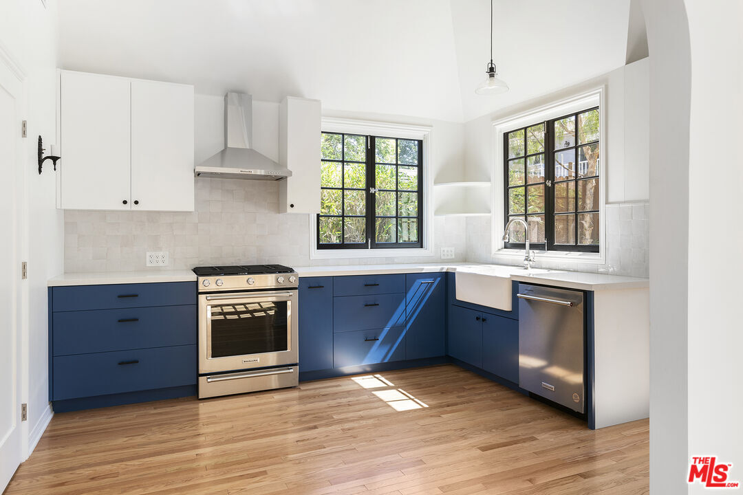 Foto principal - 1026 Coronado Terrace