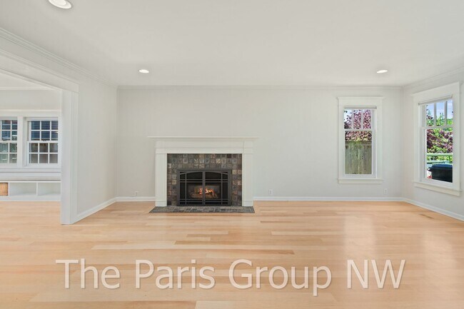 Building Photo - Exceptional Green Lake 3BR * Gorgeous In &...