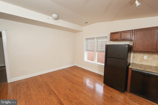Foto del edificio - 236 W Market St
