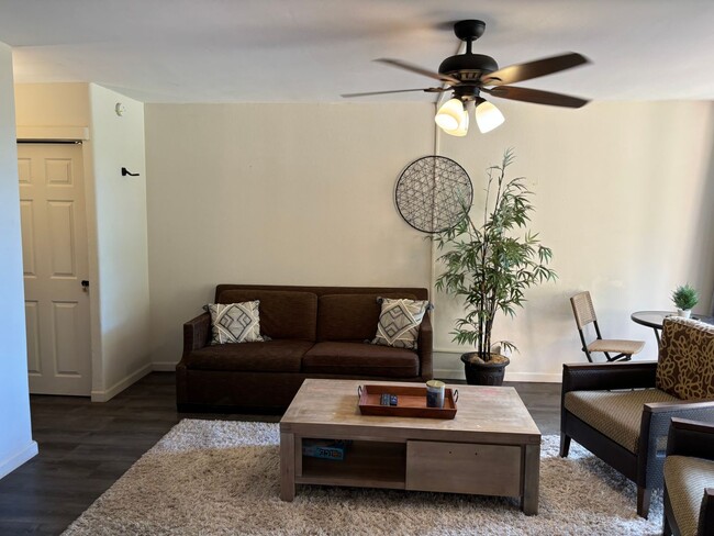 Building Photo - AVAILABLE NOW. Electric included. Furnishe...
