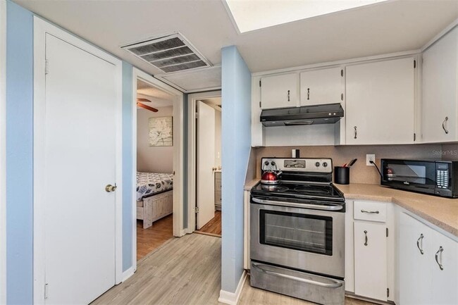 Building Photo - 208 S Canal St