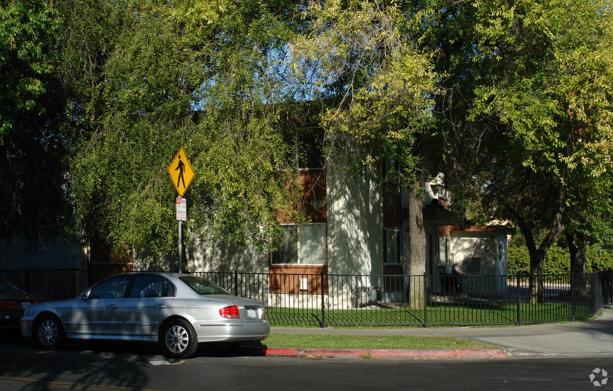 Primary Photo - 1323 Crucero Dr