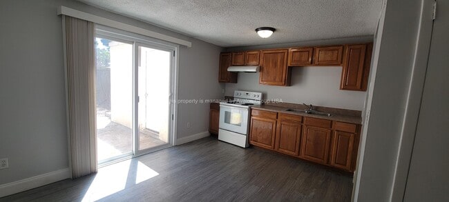 Building Photo - 2648 Sunrise Village Dr