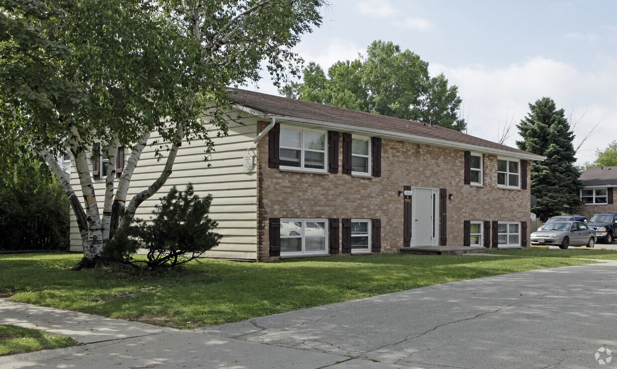 22322238 Imperial Ln, Green Bay, WI 54302 Apartments in Green Bay
