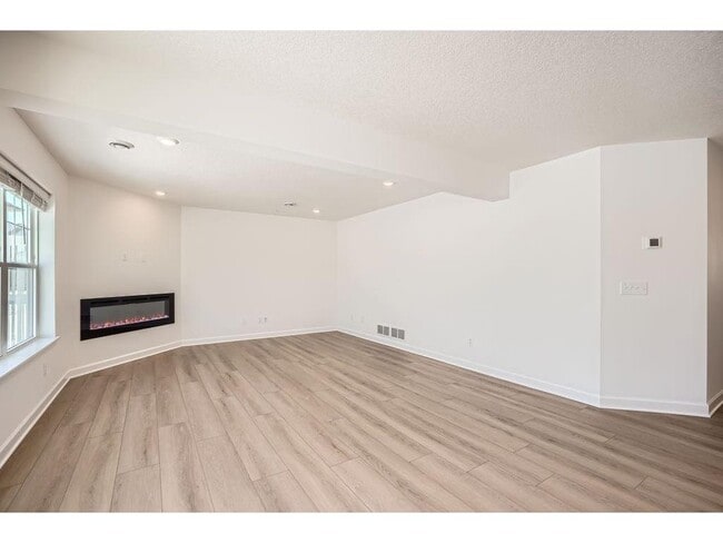 Foto del edificio - 1082 Jubert Dr